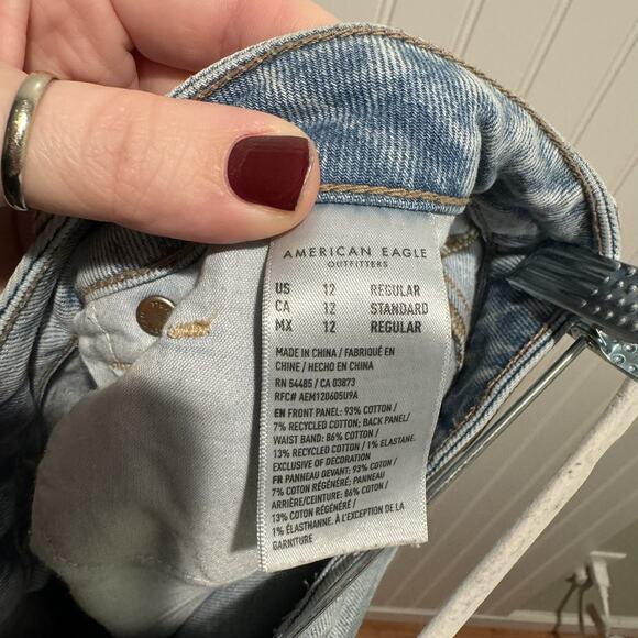 American Eagle Mom Jeans High Waisted Size 12 - Picture 6 of 6